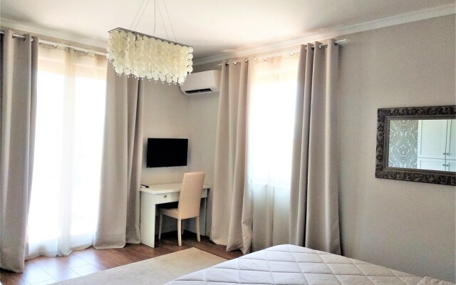B&B Elena