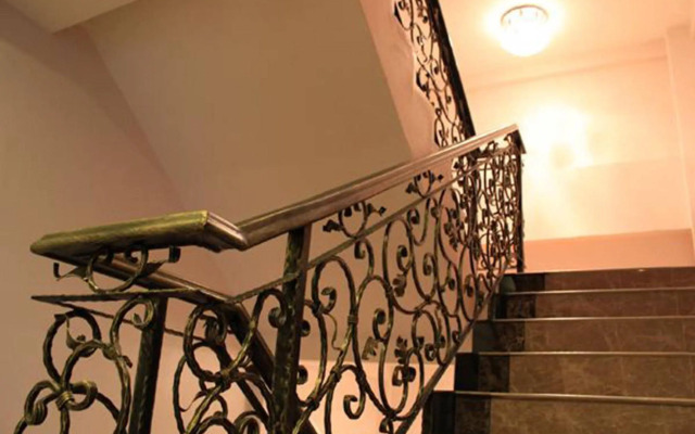 Maleez Lodge Hotel and Restaurant