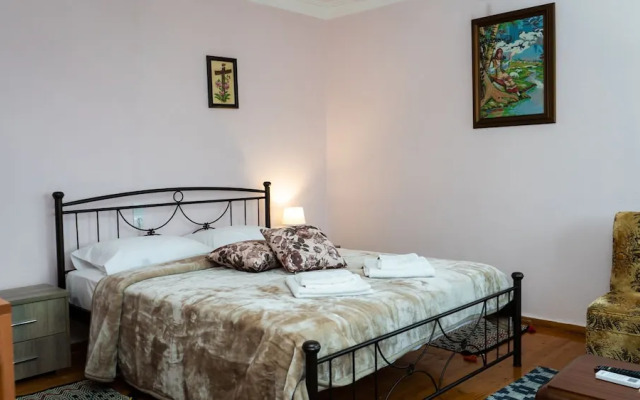 Fani's House Under Meteora