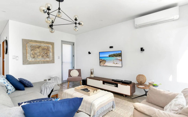 Luxury Living with Private Access to Orion Beach