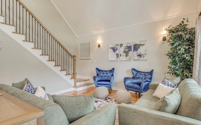 Brenham Rental w/ Deck & Yard < 1 Mi to Downtown!