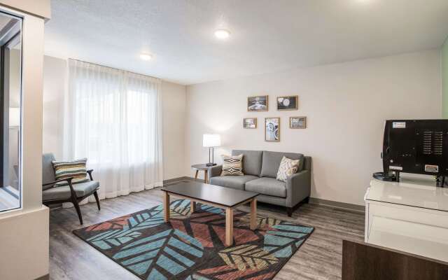 WoodSpring Suites Detroit Madison Heights