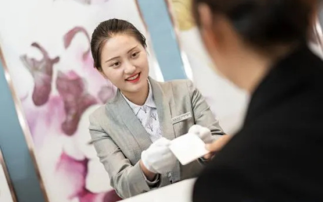 Lifeng Hotel (Pingliang Sports Park Baota Square Branch)