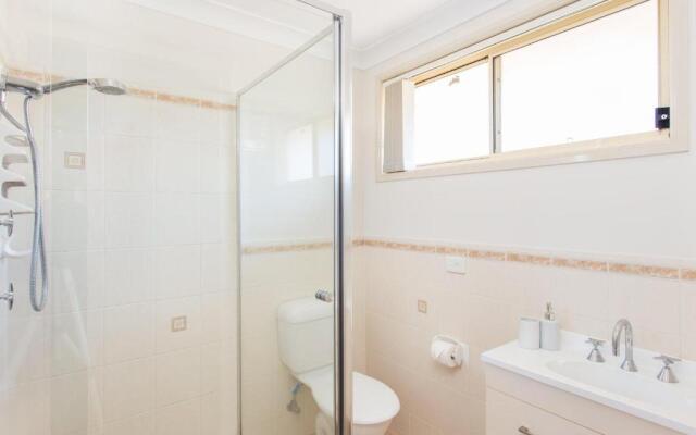 1/4 Huntly Close