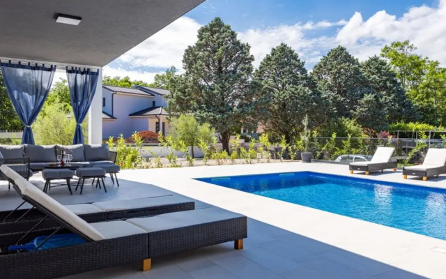 Villa Pool House Fancy