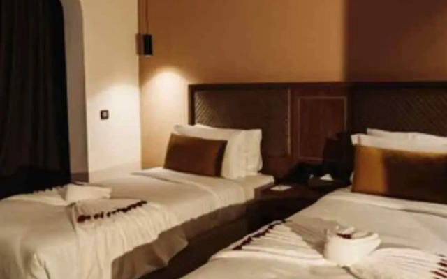 City Hotel by Waves
