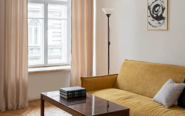 APARTURA (АПАРТУРА) на переулке Кузнечный 22