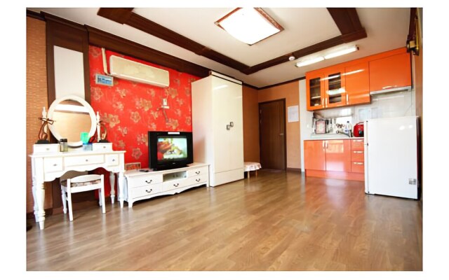 Gyeongpo Sanbada Pension