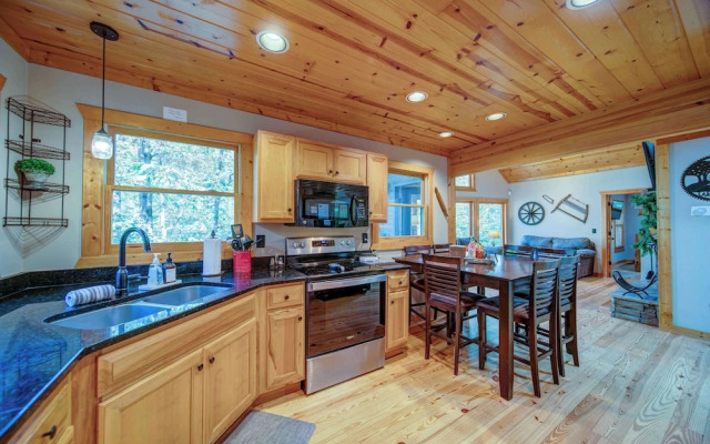 Buck Valley Lodge Mountain Getaway!