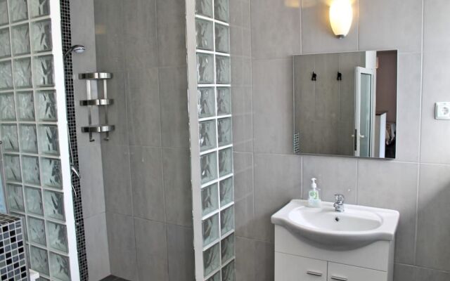 Grayci s House by Our Madeira