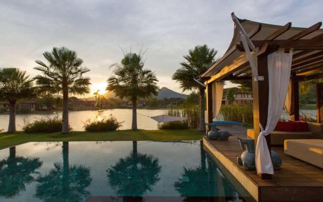 Dasiri Lakefront Villa Premium