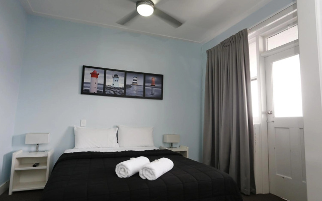 The Lakes Hotel – Guest Rooms – The Entrance