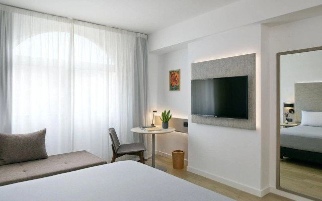 Отель INNSiDE by Melia Barcelona Apolo
