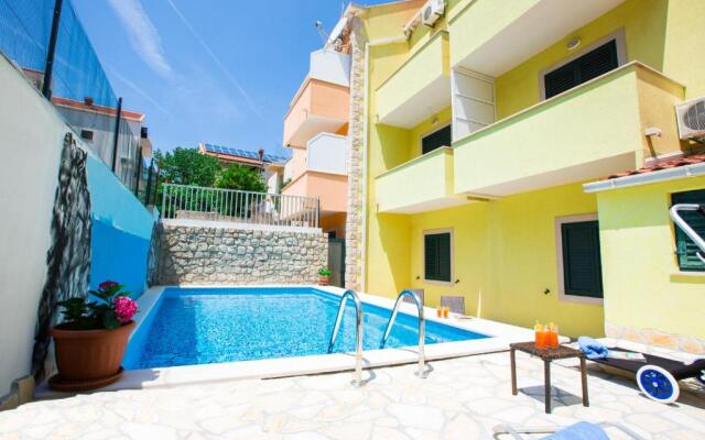 Sunrise Apartments 3