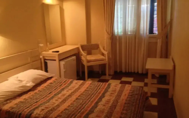 Avra Hotel