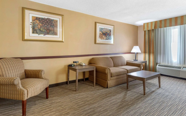 Quality Inn & Suites Hanes Mall