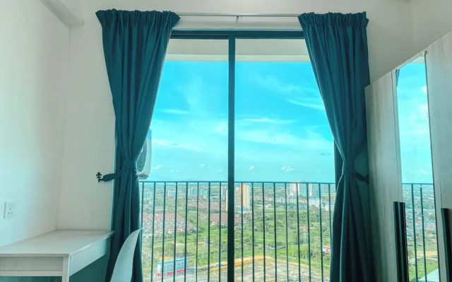 Comfy 3-Bedrooms Apartment at Meritus Residensi