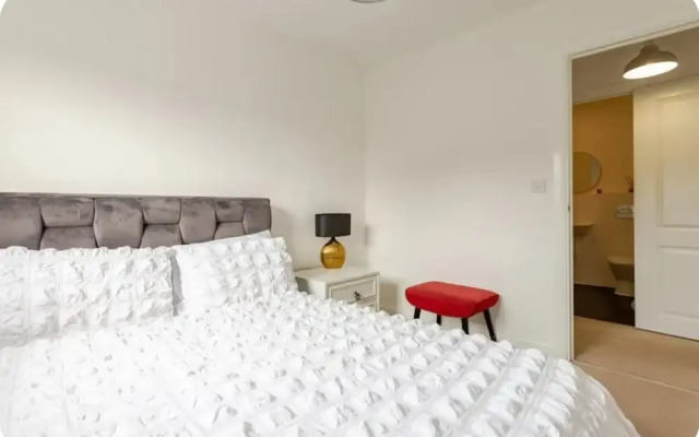 Stunning Modern Apartment in Rochester, England
