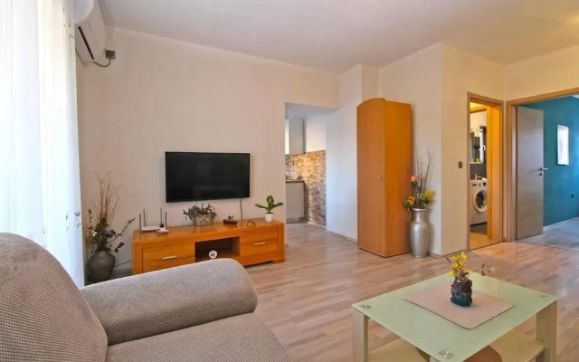 Spacious Apartment With Terrace and BBQ