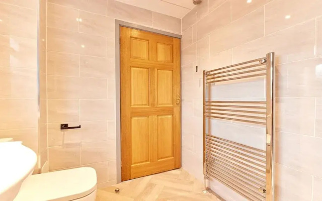 Host Stay Inness House
