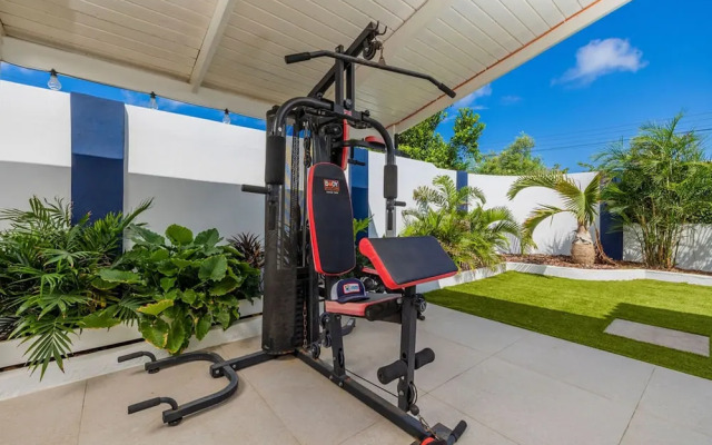 NEW Modern 3BR 3BA Private Pool Centrallylocated
