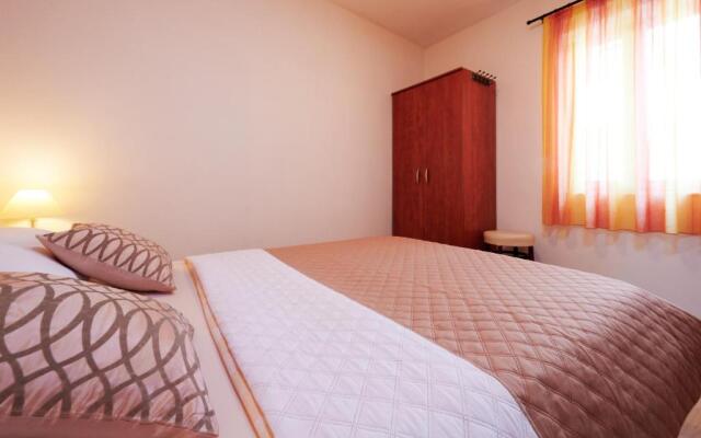 Apartment and Room Ivica