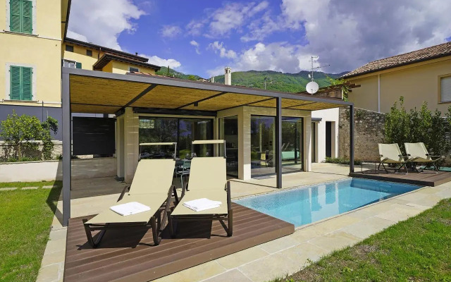 Pelaca 1931 Small Villa with Minipool