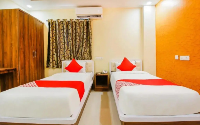 Aaditya Grand by OYO Rooms