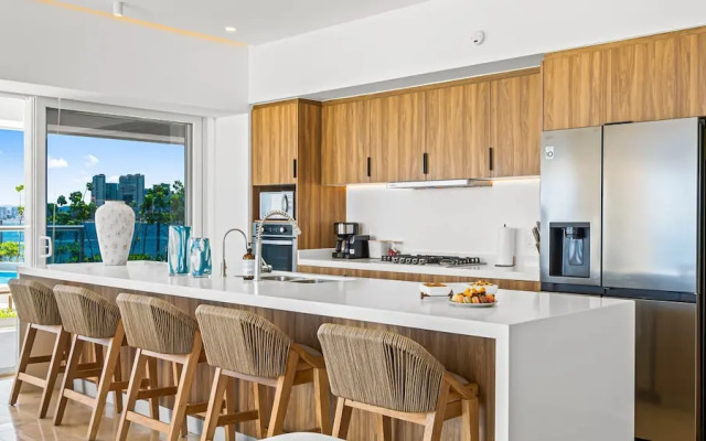 3BR with Private Pool on the Ocean