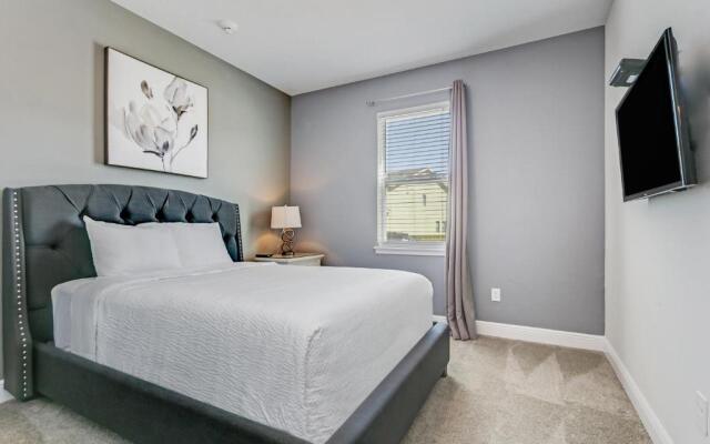 8 Bedroom Vacation Home with Pool 2114