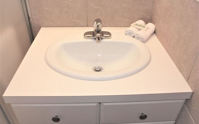 Jamaica Royale - 090 - 2 Br Condo