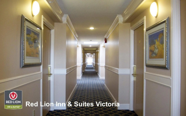 Red Lion Inn and Suites