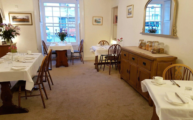 Ty Helyg Guest House