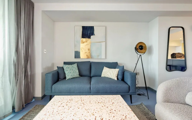 Luxuriant One-bedroom Poplar Apartment