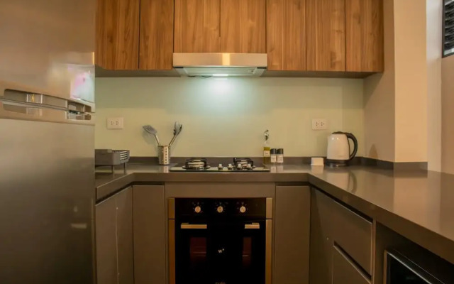 w Astounding 1BR in San Isidro