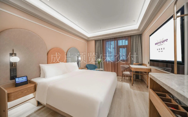Mercure Chongqing Jiefangbei Hongya Cave