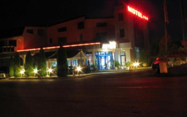 Formula 1 Motel