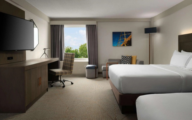 DoubleTree by Hilton Pittsburgh Airport