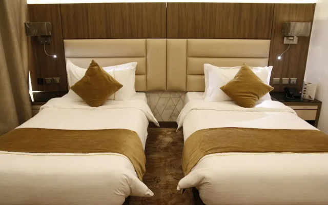 Dan Golden Hotel & Lounge