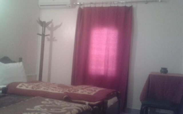 Hotel Almanader