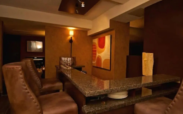 Mountain Side Hotel Whistler by Executive