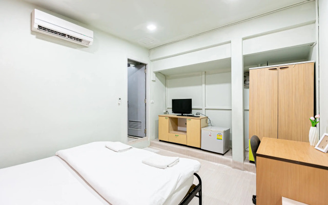 Freesia Saladaeng Silom Apartments