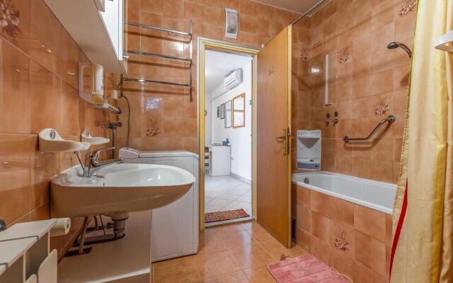 Stunning Apartment in Rovinj With 3 Bedrooms and Wifi