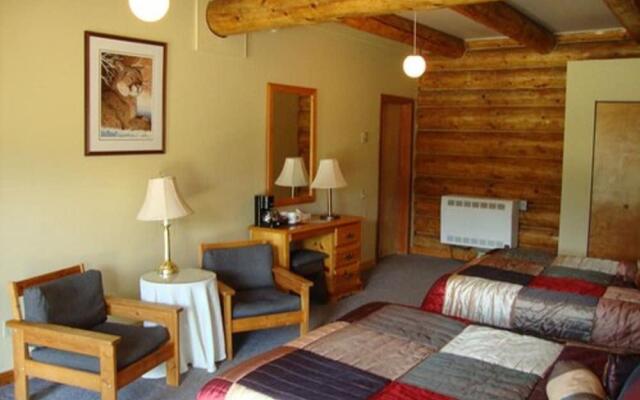 Helmcken Falls Lodge