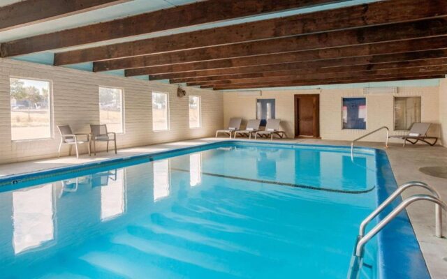 Rodeway Inn & Suites Ontario