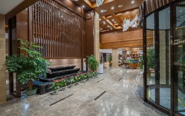 Zhaojun Mountain Villa (Xingshan High-speed Railway Station)