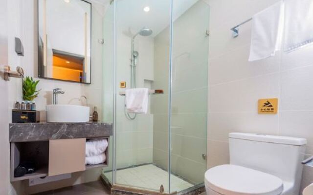 Homeinn Selected Hotel (Dalian Railway Station Youhao Square Metro Station)