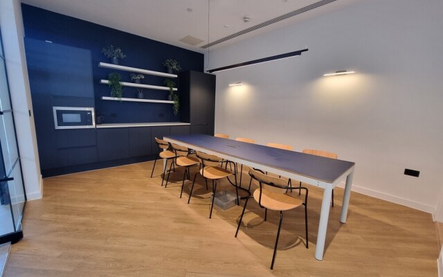 Trafford Suite Modern 1 bed With Cinema Room