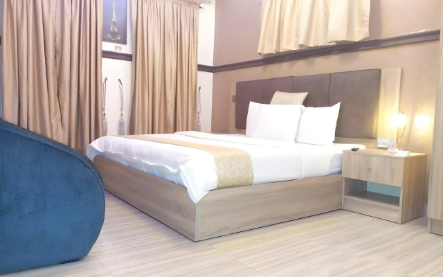 Euro Lounge and Suites