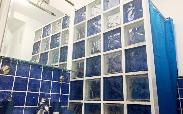 Vives Beach Flat by Canary365